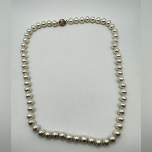 20" 14kt Yellow Gold Clasp and 8mm beautiful pearl necklace!